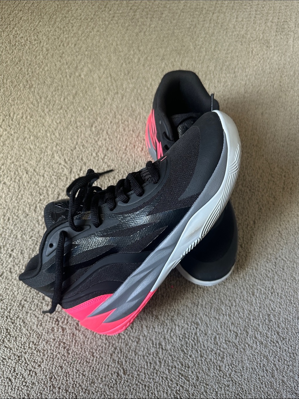Puma MB.02 "Flare" basketball big kids size 7